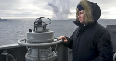 מתקרבת פלישה רוסית לאוקראינה. מוסקבה מזהירה את ארה"ב להרחיק 'לטובתן' את אוניות המלחמה שלה מהים השחור. 'סיכויי ההתלקחות גבוהים מאוד'