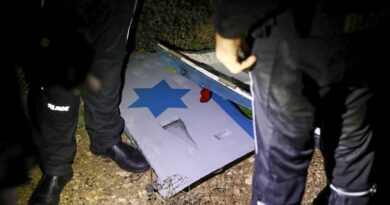 שני קציני חיל האוויר סגן אלוף ארז שחייני ורב-סרן חן פוגל נהרגו בהתרסקות מסוק ה'עטלף' של צה"ל מול חופי חיפה